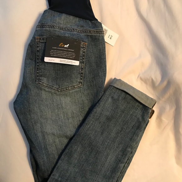 *SOLD*NWT Maternity Distressed Girlfriend Jeans - Picture 5 of 6